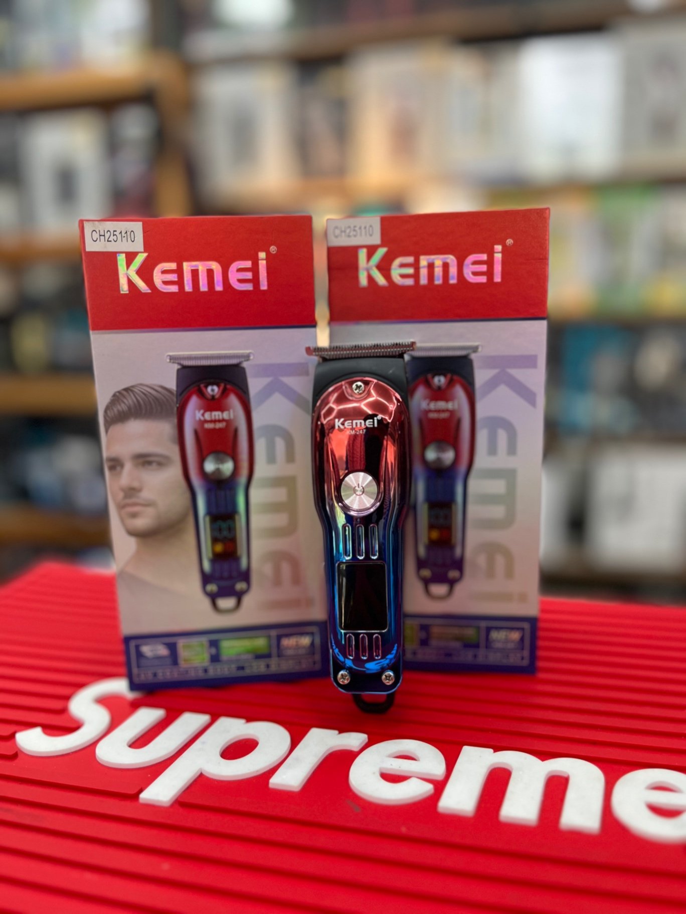 Planeta del barbero - maquina kemei patillera 247