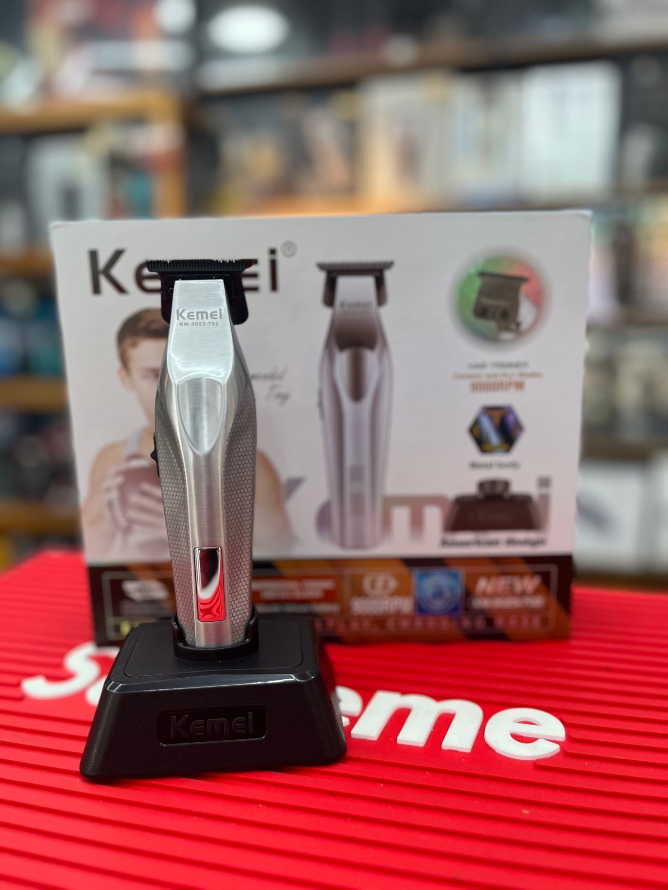Planeta del barbero - maquina patillera kemei 3023