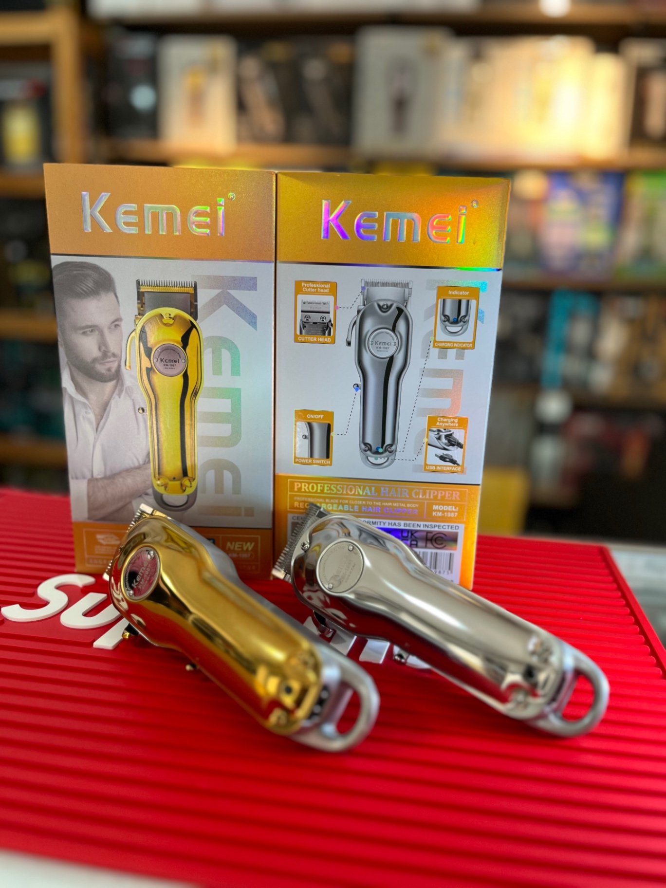 Planeta del barbero - maquina kemei 1987