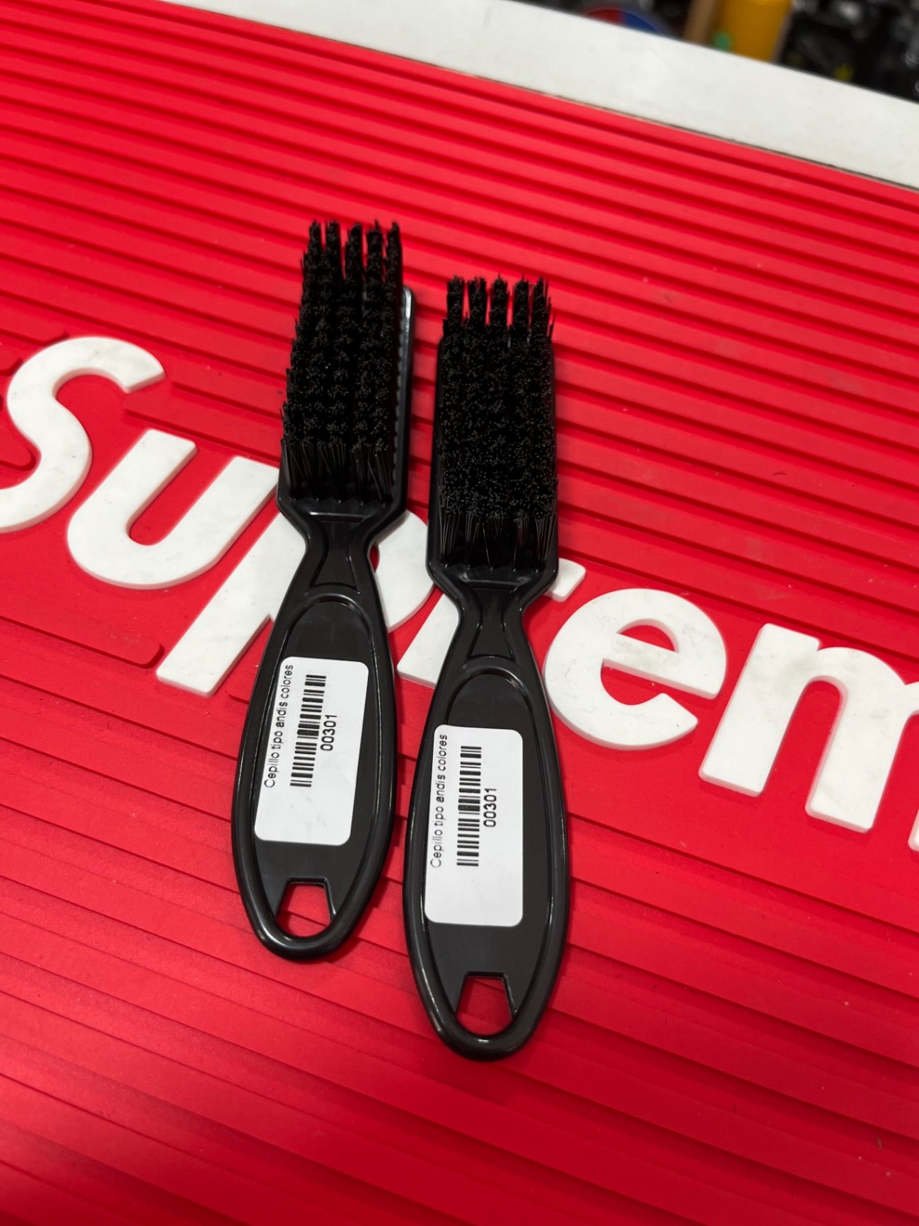 Planeta del barbero - Cepillo tipo andis colores