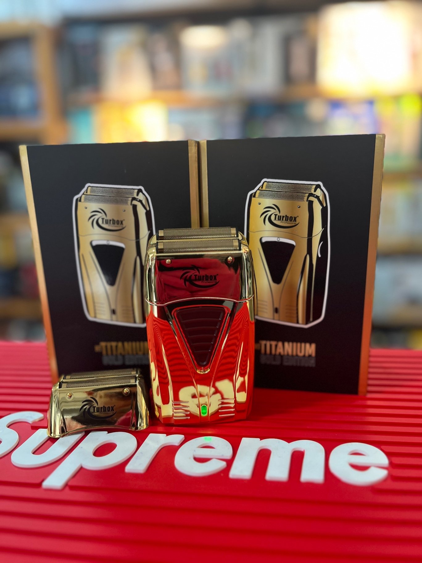 Planeta del barbero - shaver  gold TITANIUM